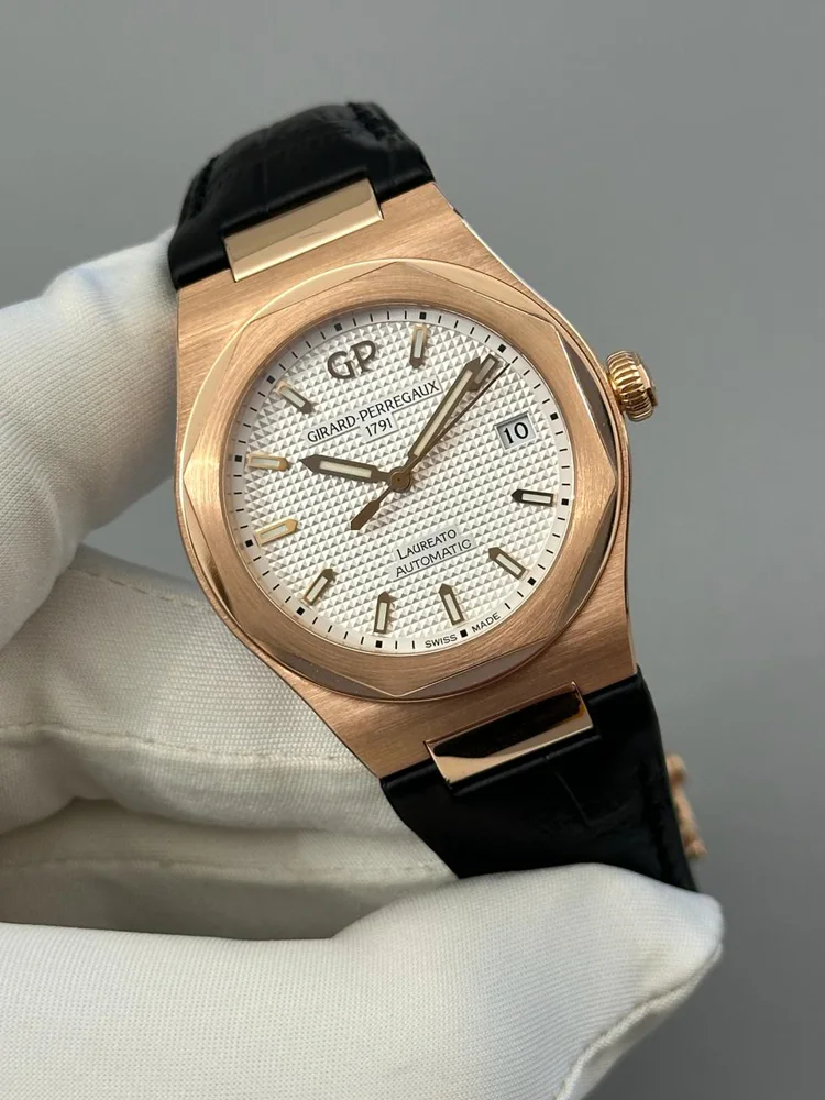 Girard Perregaux Laureato box and papers